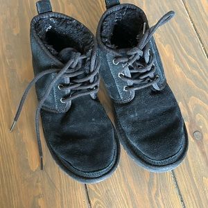 Black Ugg neumels